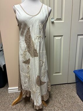 Boo Radley Size 12 Sleeveless Maxi Dress with Taupe Appliqué